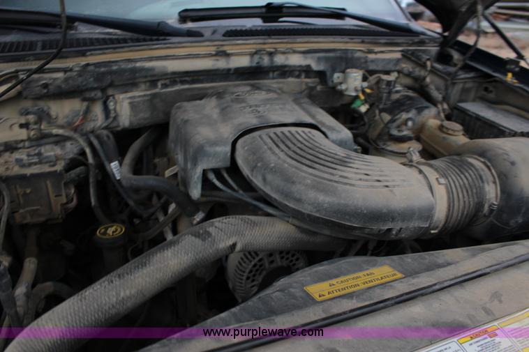 image for item L6637 2001 Ford F150 XLT SuperCrew pickup truck