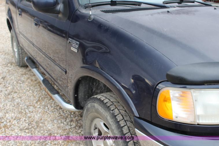 image for item L6637 2001 Ford F150 XLT SuperCrew pickup truck