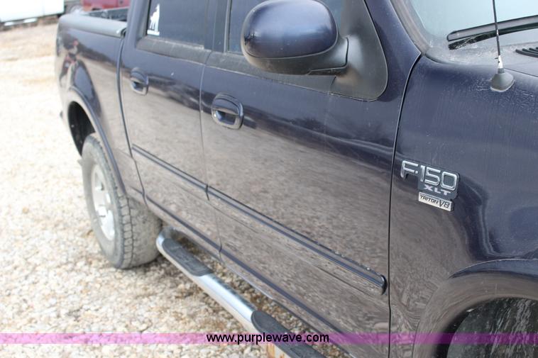 image for item L6637 2001 Ford F150 XLT SuperCrew pickup truck