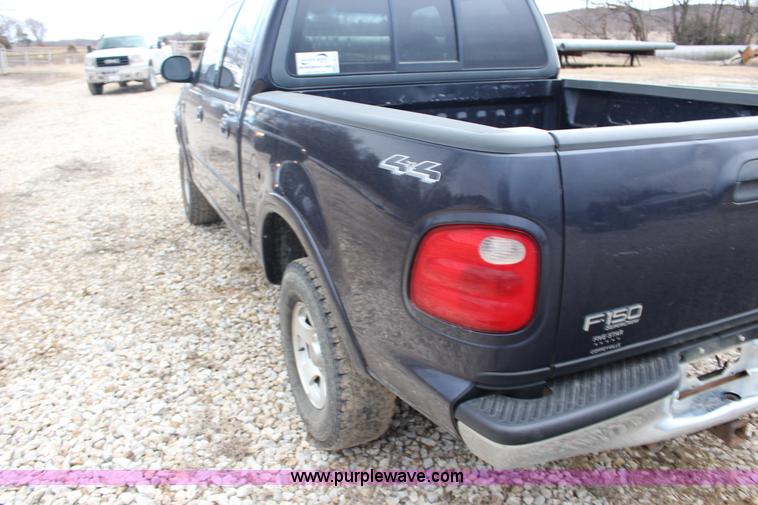 image for item L6637 2001 Ford F150 XLT SuperCrew pickup truck