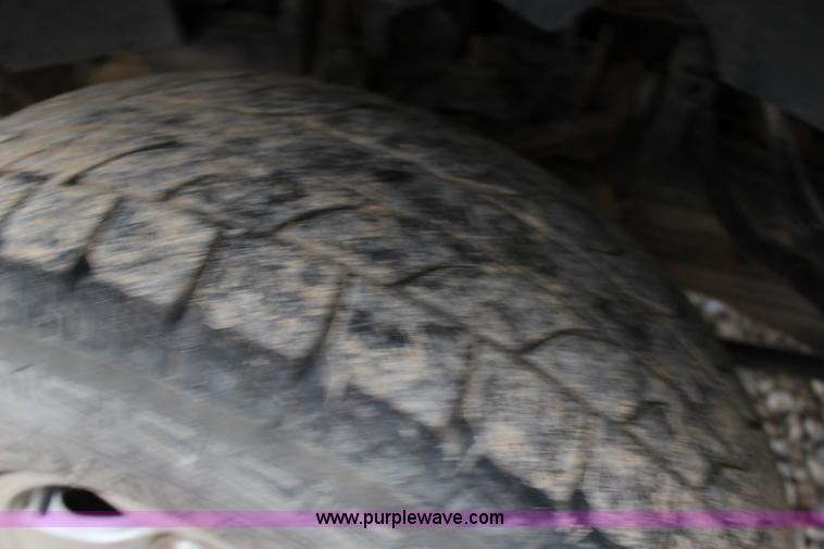 image for item L6637 2001 Ford F150 XLT SuperCrew pickup truck