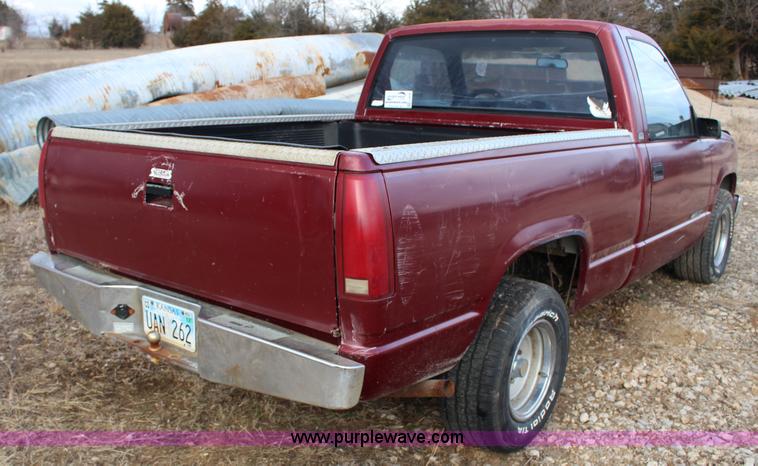 image for item L6639 1988 Chevrolet 1500 pickup truck