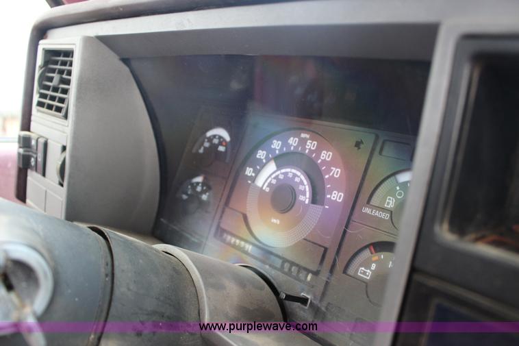 image for item L6639 1988 Chevrolet 1500 pickup truck