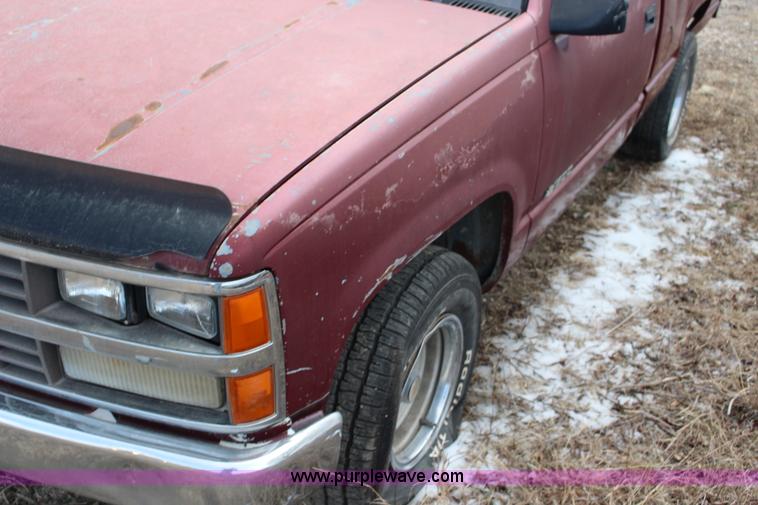 image for item L6639 1988 Chevrolet 1500 pickup truck