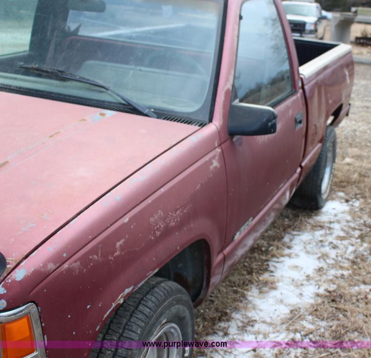 image for item L6639 1988 Chevrolet 1500 pickup truck