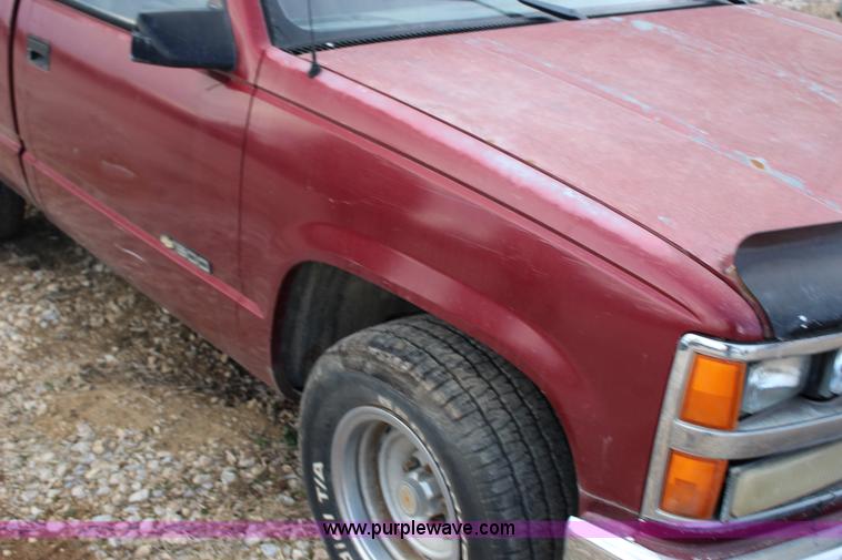 image for item L6639 1988 Chevrolet 1500 pickup truck