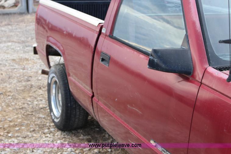 image for item L6639 1988 Chevrolet 1500 pickup truck
