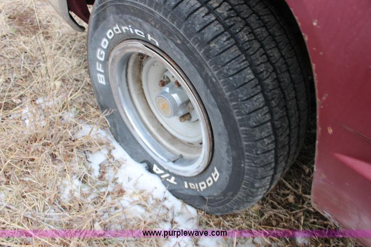 image for item L6639 1988 Chevrolet 1500 pickup truck