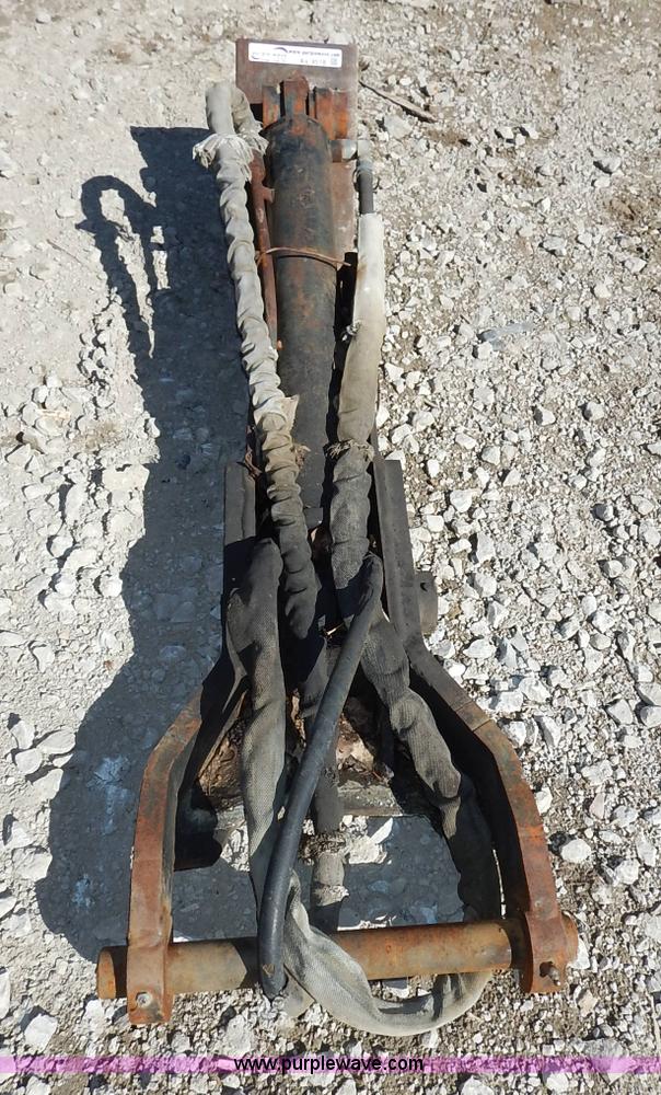 image for item AV9518 Case 580 hydraulic backhoe thumb