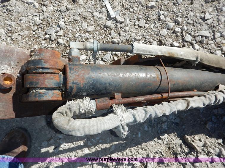 image for item AV9518 Case 580 hydraulic backhoe thumb