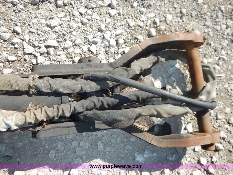 image for item AV9518 Case 580 hydraulic backhoe thumb