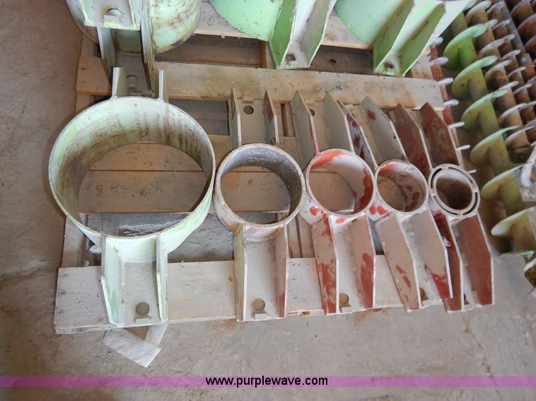 image for item AV9528 General 550 Dig-R-Mobile auger drill