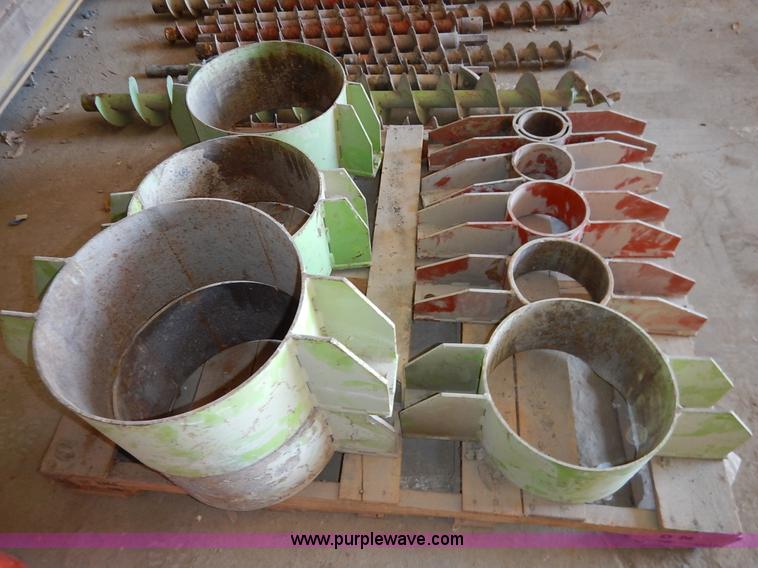 image for item AV9528 General 550 Dig-R-Mobile auger drill