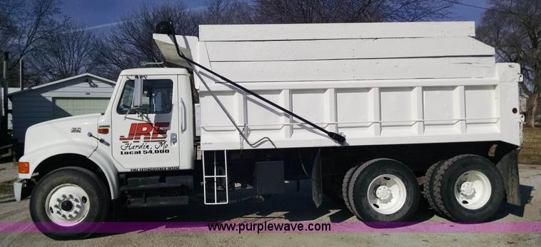 image for item AV9921 1997 International 4900 dump truck