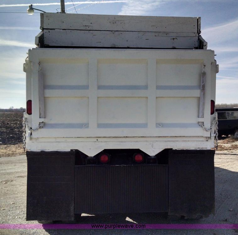 image for item AV9921 1997 International 4900 dump truck