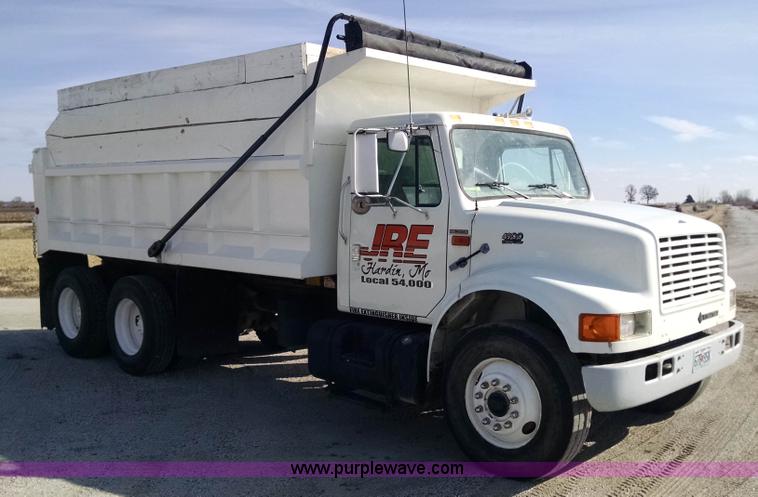 image for item AV9921 1997 International 4900 dump truck
