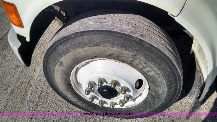 image for item AV9921 1997 International 4900 dump truck