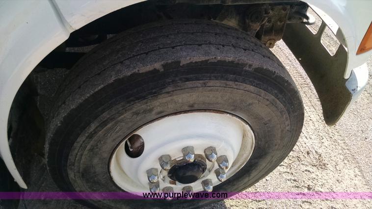 image for item AV9921 1997 International 4900 dump truck