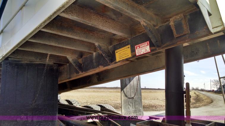 image for item AV9921 1997 International 4900 dump truck