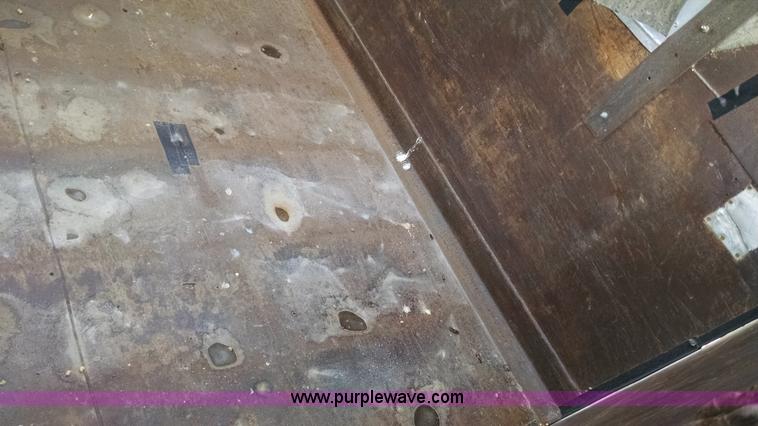 image for item AV9921 1997 International 4900 dump truck