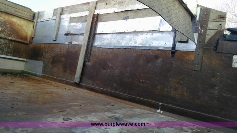 image for item AV9921 1997 International 4900 dump truck