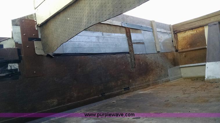 image for item AV9921 1997 International 4900 dump truck