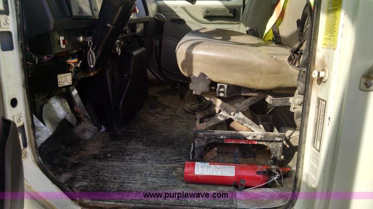 image for item AV9921 1997 International 4900 dump truck