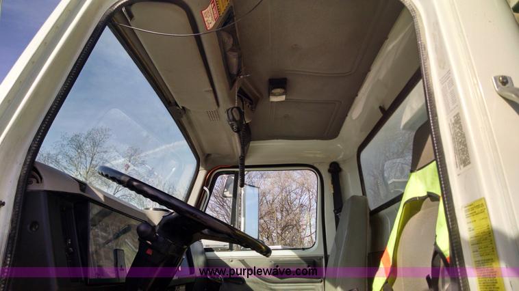 image for item AV9921 1997 International 4900 dump truck