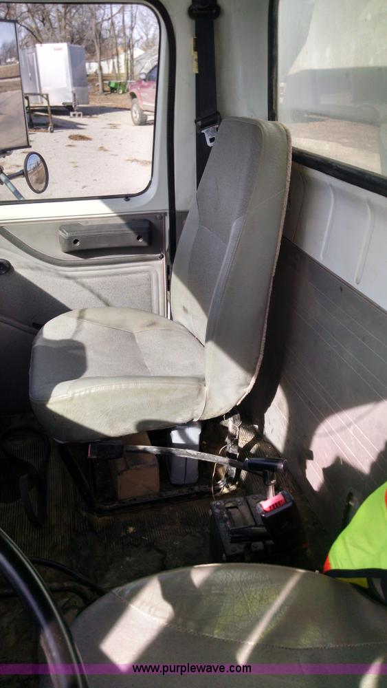 image for item AV9921 1997 International 4900 dump truck