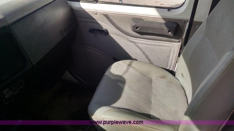 image for item AV9921 1997 International 4900 dump truck