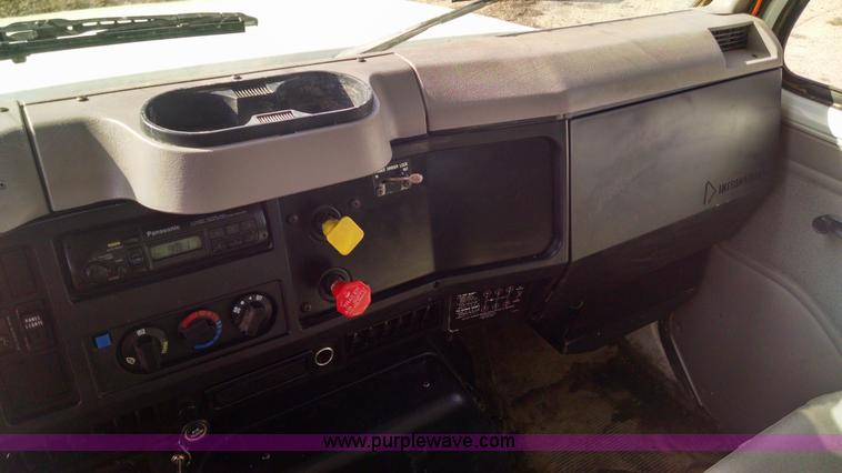 image for item AV9921 1997 International 4900 dump truck