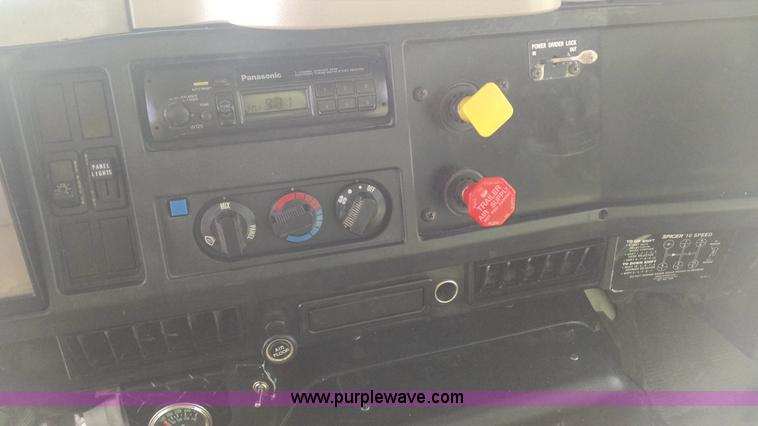 image for item AV9921 1997 International 4900 dump truck