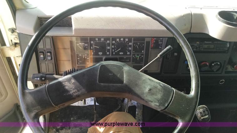 image for item AV9921 1997 International 4900 dump truck