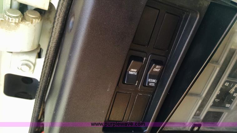 image for item AV9921 1997 International 4900 dump truck