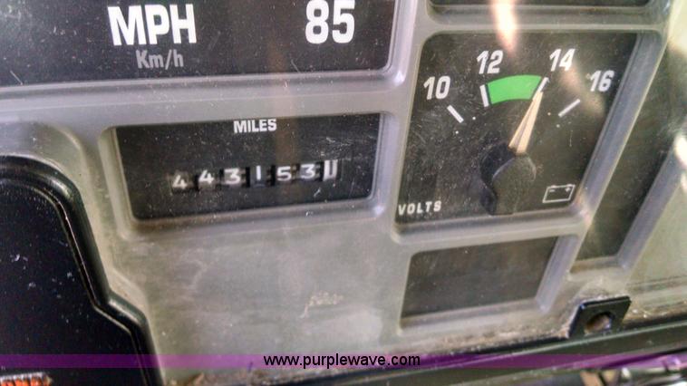 image for item AV9921 1997 International 4900 dump truck