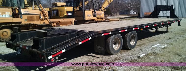 image for item AW9050 2007 Diamond C Fleetneck gooseneck trailer