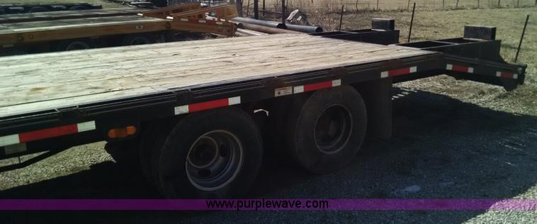 image for item AW9050 2007 Diamond C Fleetneck gooseneck trailer