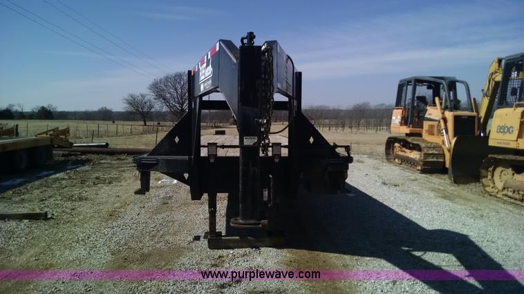 image for item AW9050 2007 Diamond C Fleetneck gooseneck trailer