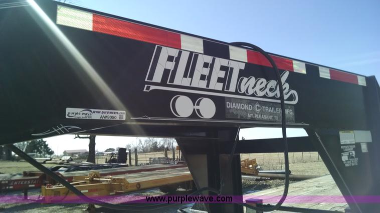 image for item AW9050 2007 Diamond C Fleetneck gooseneck trailer