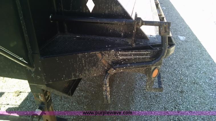 image for item AW9050 2007 Diamond C Fleetneck gooseneck trailer