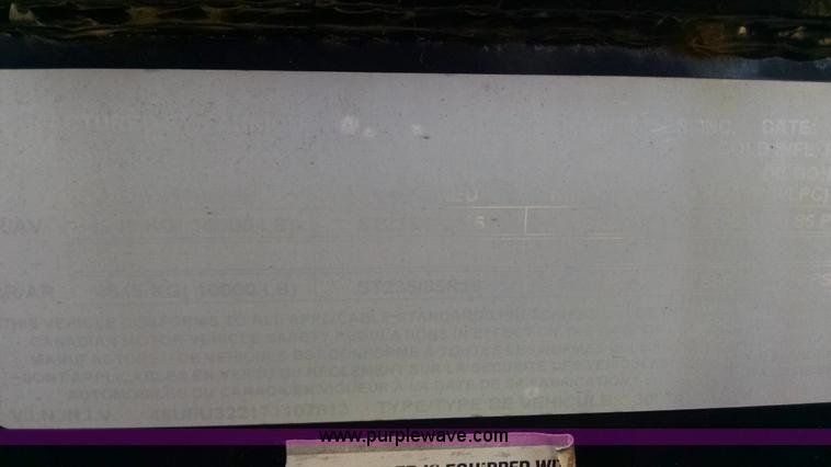 image for item AW9050 2007 Diamond C Fleetneck gooseneck trailer