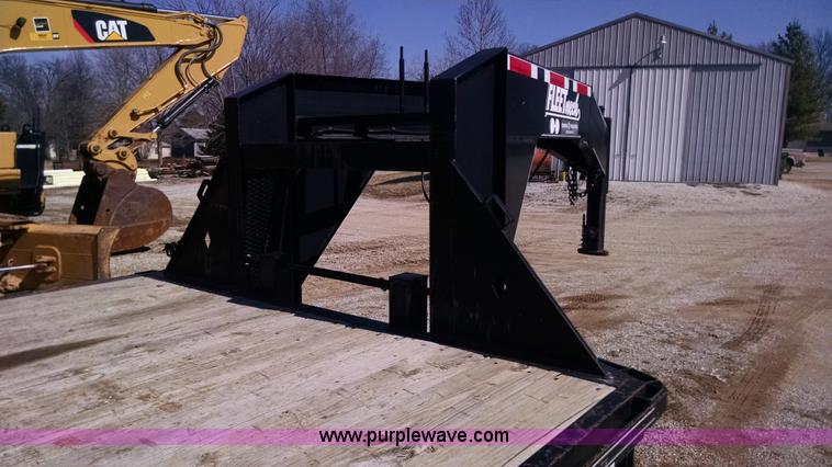 image for item AW9050 2007 Diamond C Fleetneck gooseneck trailer