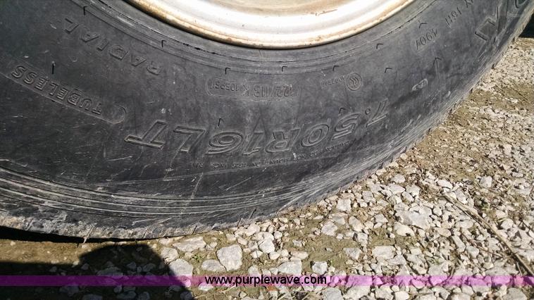 image for item AW9050 2007 Diamond C Fleetneck gooseneck trailer