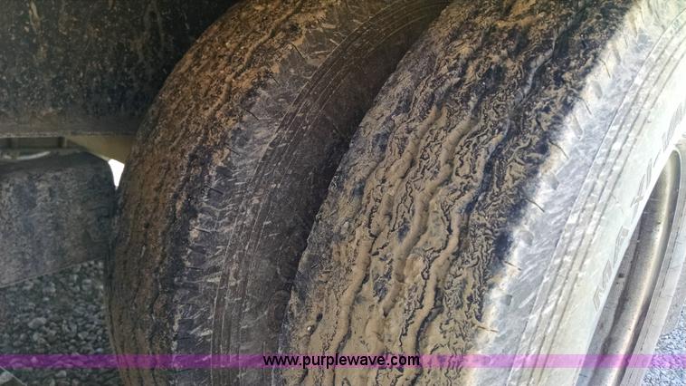 image for item AW9050 2007 Diamond C Fleetneck gooseneck trailer