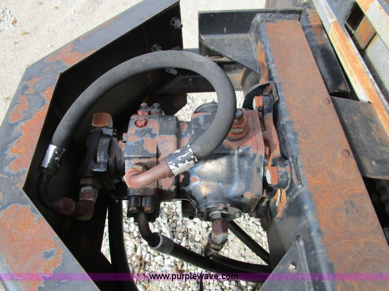 image for item D2304 1987 International S1600 oil distributor truck