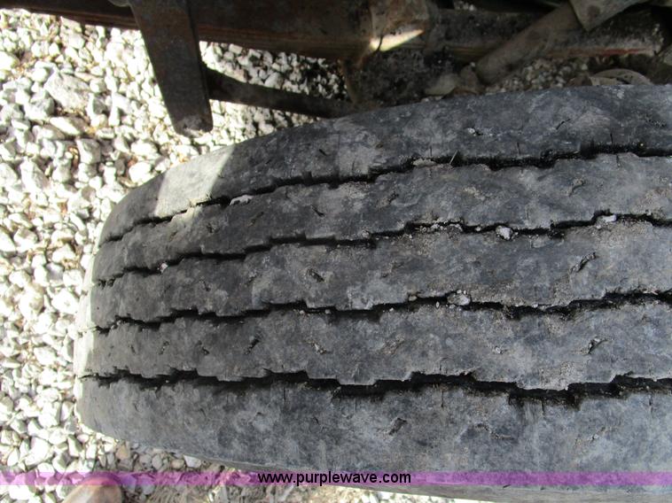 image for item D2304 1987 International S1600 oil distributor truck