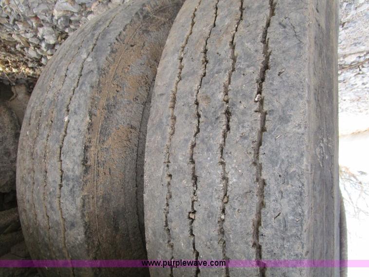 image for item D2304 1987 International S1600 oil distributor truck