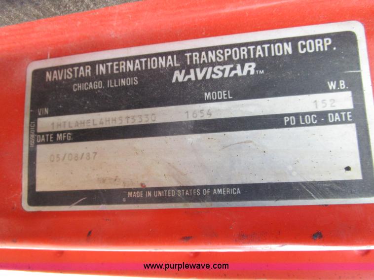 image for item D2304 1987 International S1600 oil distributor truck