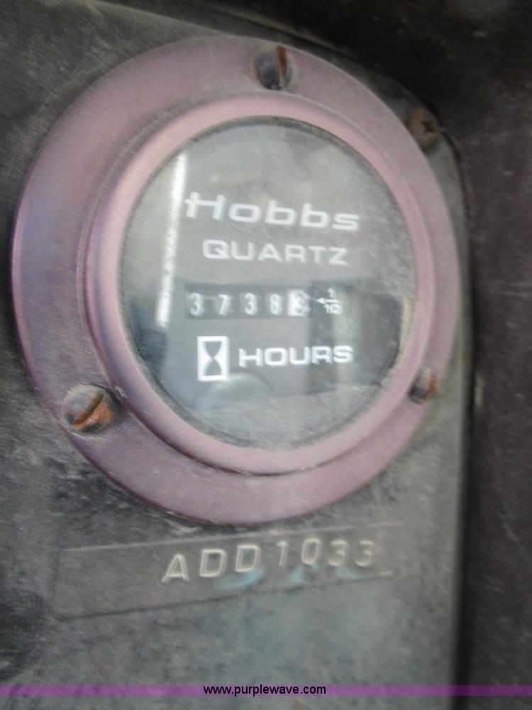 image for item D2304 1987 International S1600 oil distributor truck