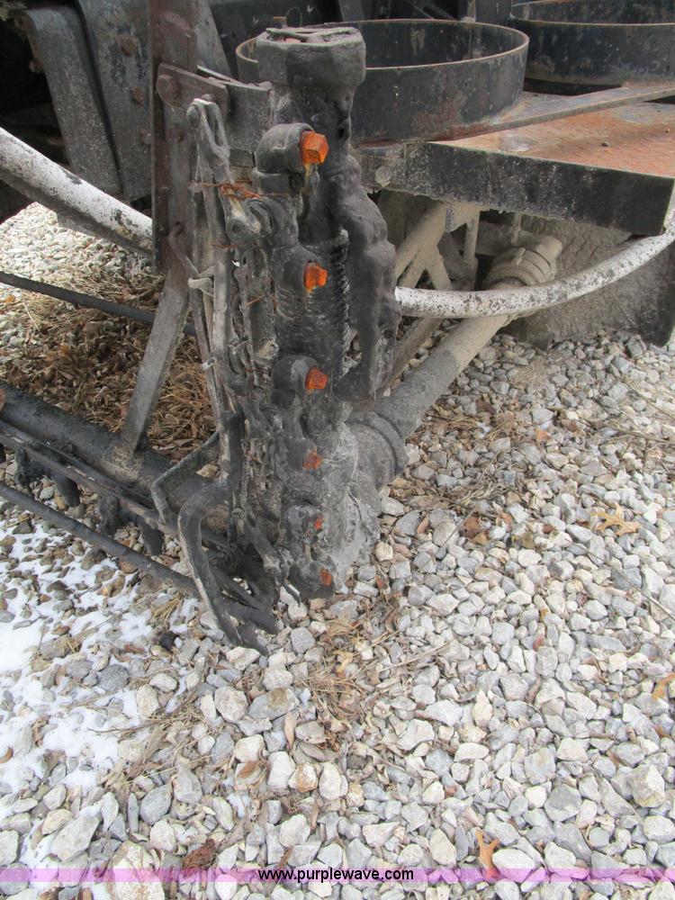 image for item D2304 1987 International S1600 oil distributor truck